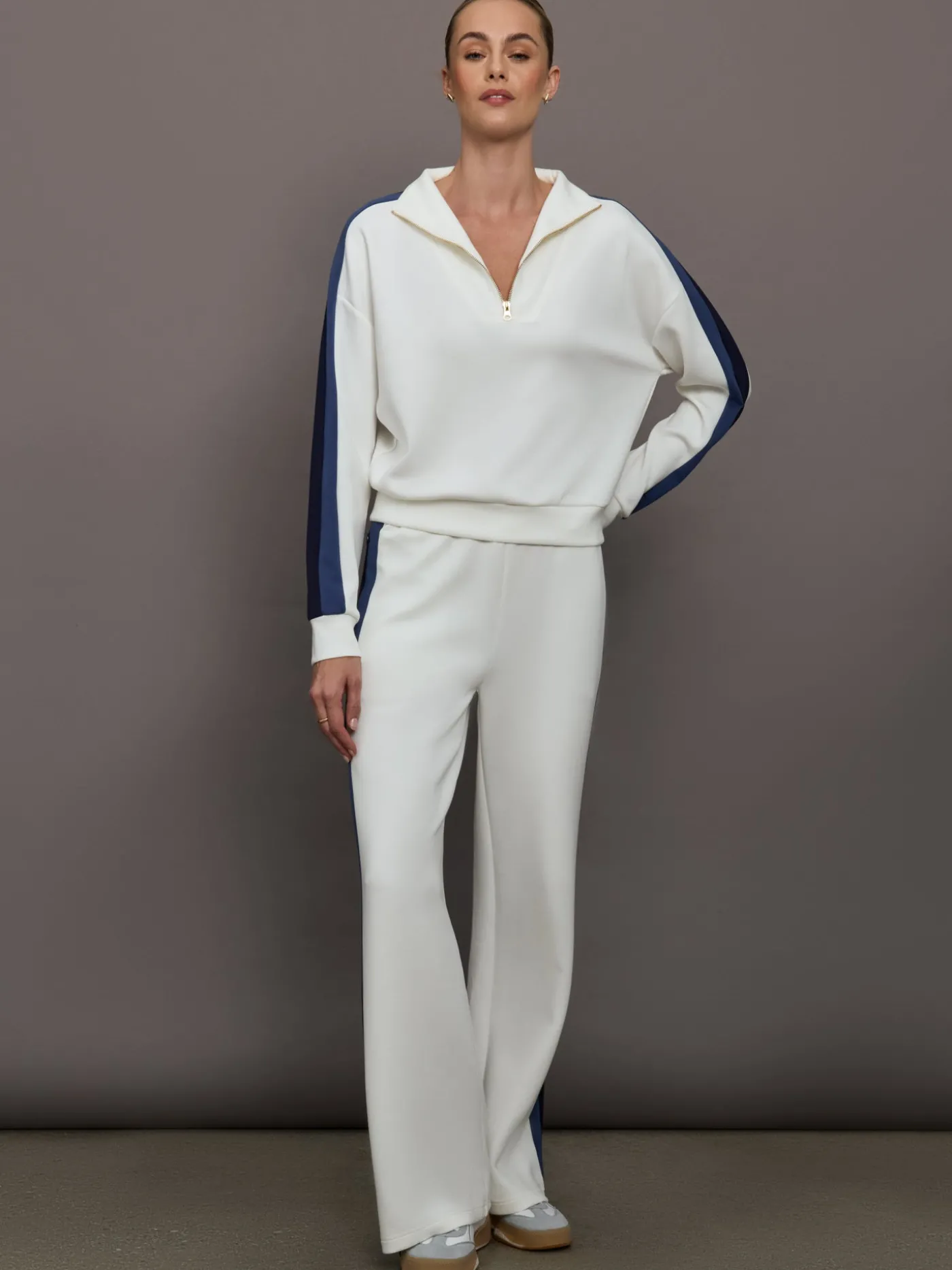 Half Zip With Contrast Stripe in Scuba