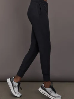 Jogger in Soft Luxe