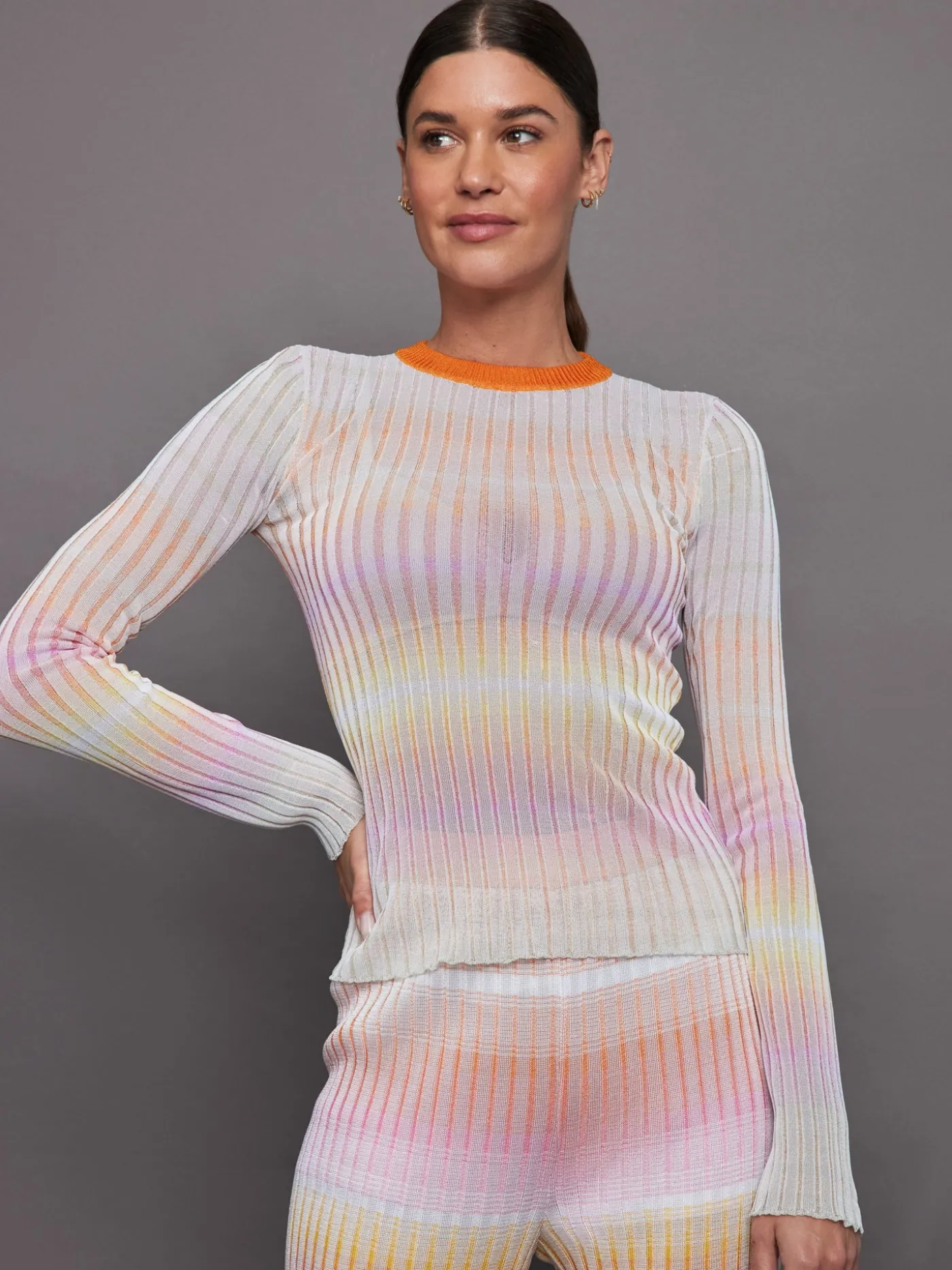 Ribbed crew-neck jumper with contrasting collar