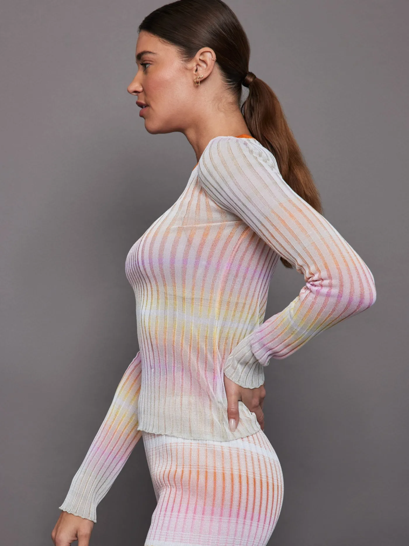 Ribbed crew-neck jumper with contrasting collar