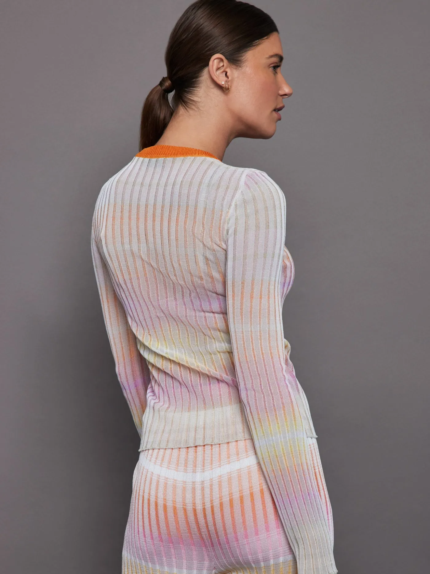 Ribbed crew-neck jumper with contrasting collar