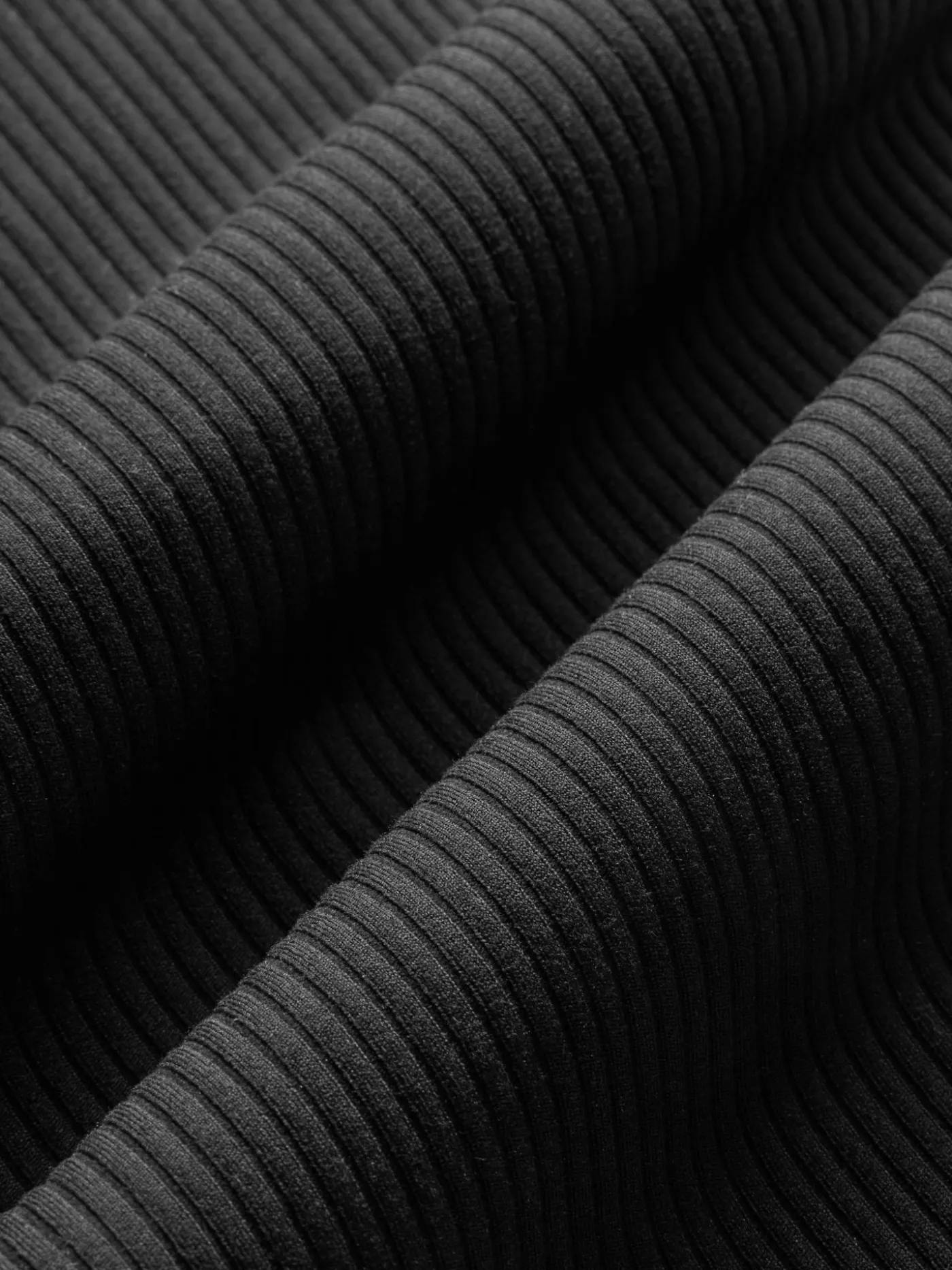 V-Neck Tank in Ribbed Melt
